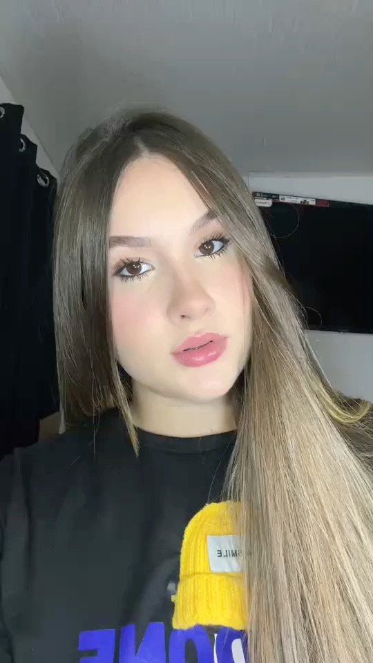 Millie from Venezuela on a ChatVille video chat