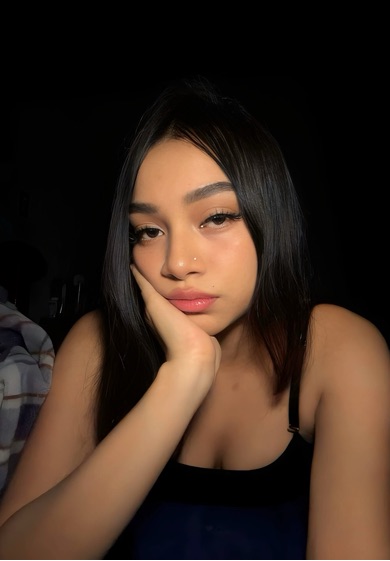 Mia from Venezuela, online on ChatVille
